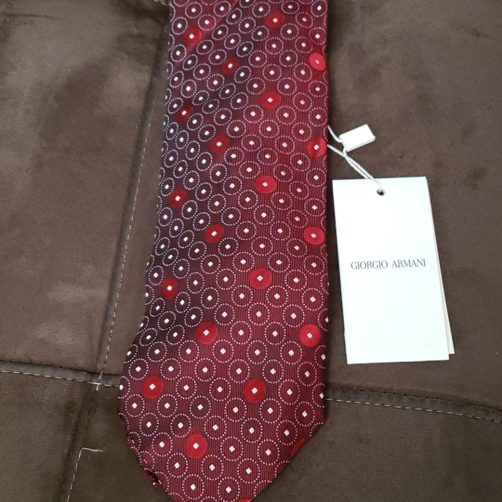 **NEVER WORN** Giorgio Armani tie